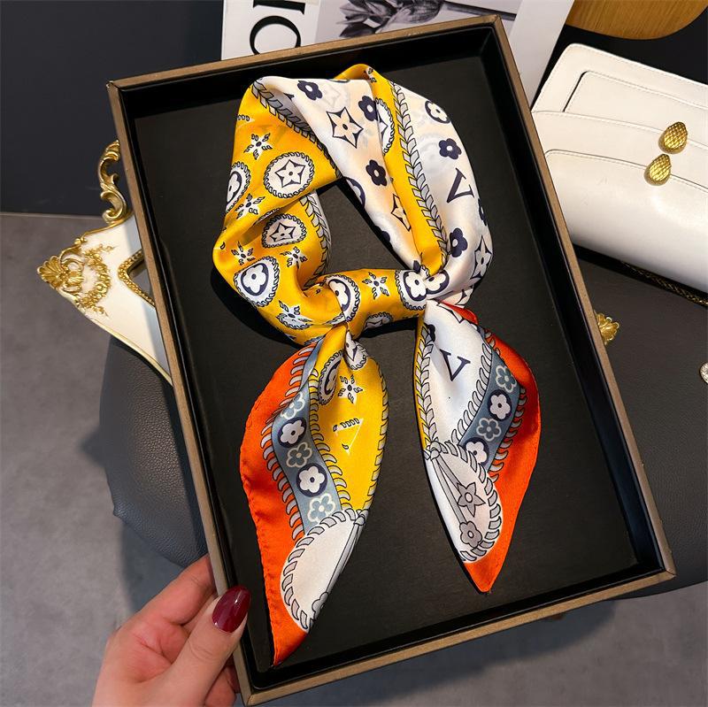 70 cm Vierkante Sjaal voor Vro - Ascot Neck Scarf recensie en prijs
